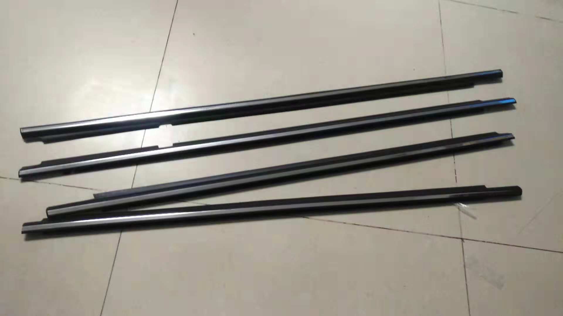 Manufacturers supply Corolla door window glass outer pressure strip water cut water sealing rubber strip car outer pressure strip