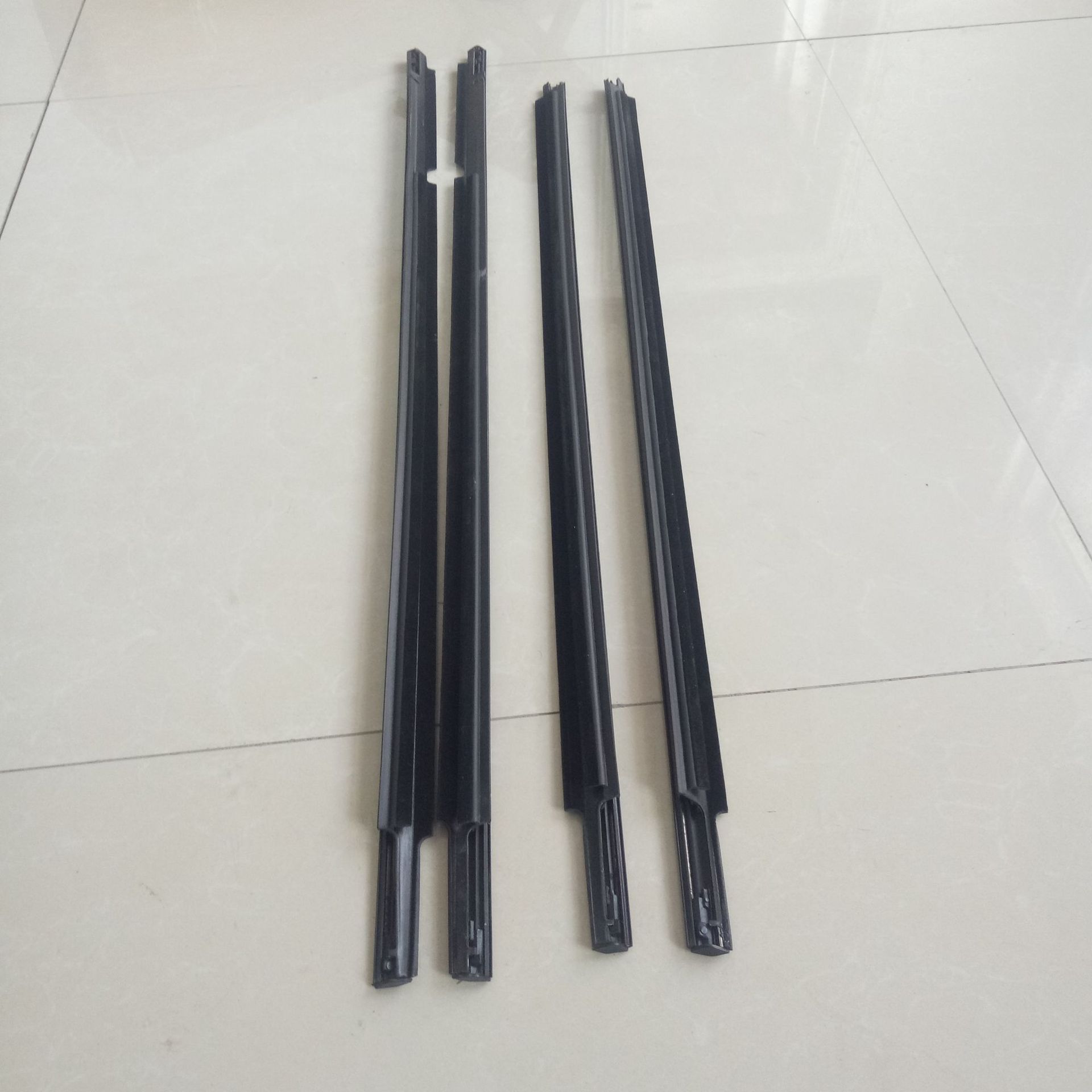 Manufacturers supply car door water bar outer bar window glass outer bar outer water bar